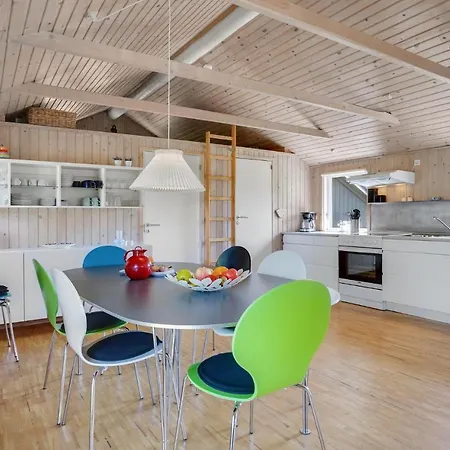 Beautiful In With Kitchen Holiday home *